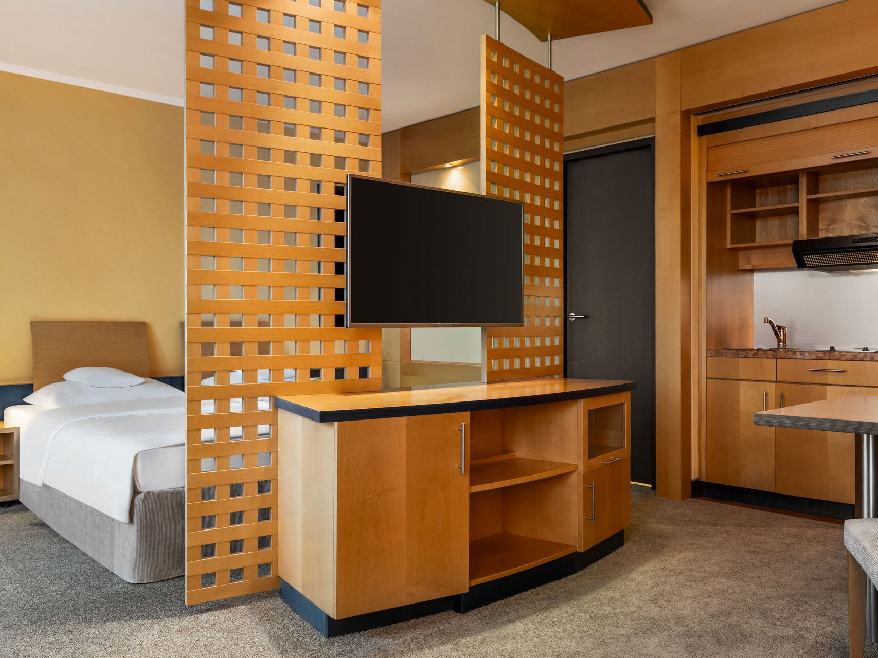 Junior Suite mit Kitchenette, Fernseher, Kommode, Doppelbett