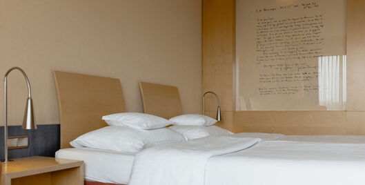 Double bed in a superior double room at the Hotel Remarque in Osnabrück