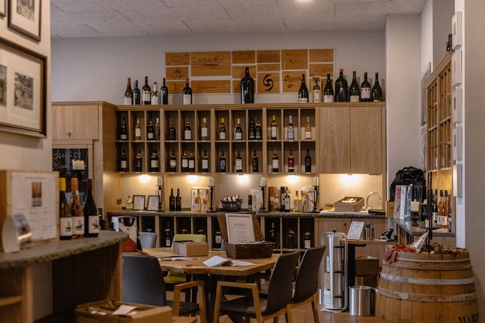 Innenraum der Weinhandlung Enoteca im Hotel Remarque in Osnabrück Innenraum der Weinhandlung Enoteca im Hotel Remarque in Osnabrück